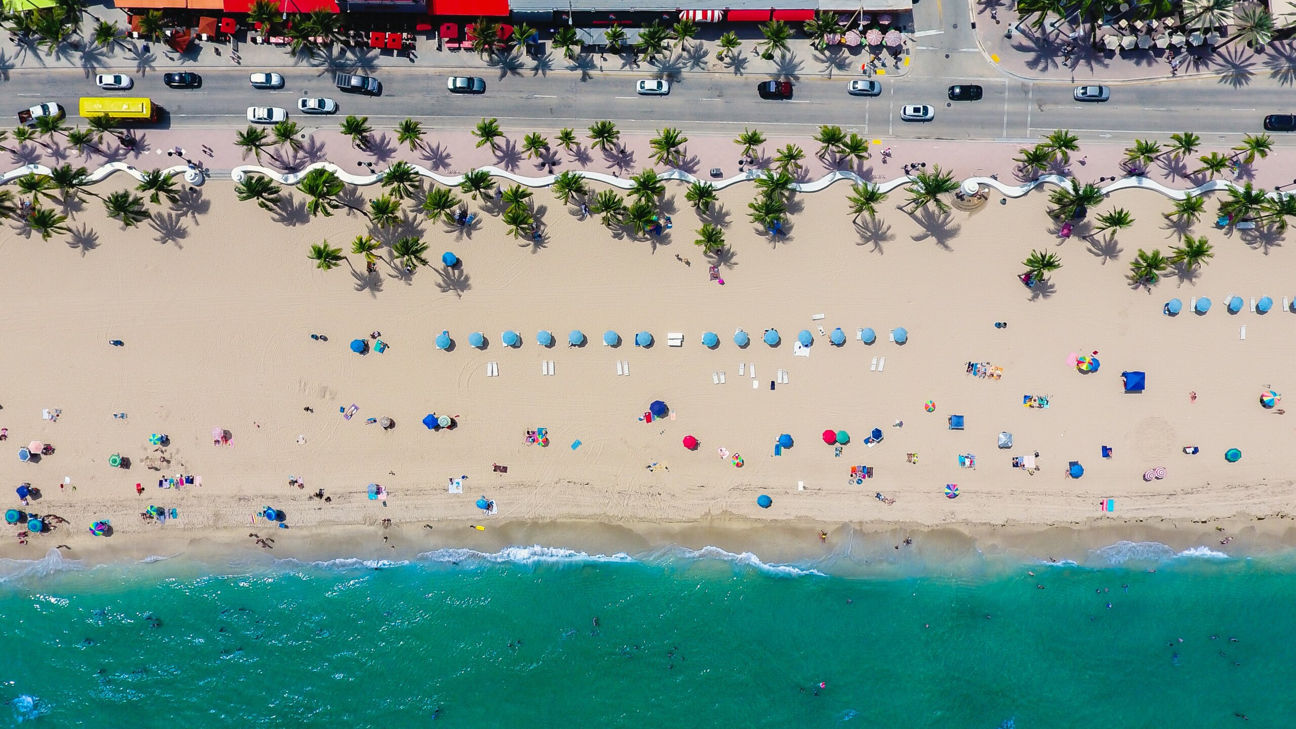 Overhead view of a busy beach.